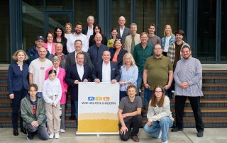Gruppenfoto mit Mitarbeitern der RTL-Stiftung und von Adveniat